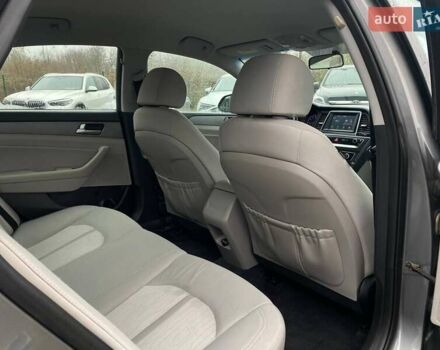 Сірий Хендай Соната, об'ємом двигуна 2 л та пробігом 143 тис. км за 14300 $, фото 23 на Automoto.ua