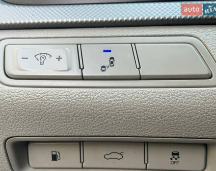 Серый Хендай Соната, объемом двигателя 2.4 л и пробегом 140 тыс. км за 13950 $, фото 18 на Automoto.ua