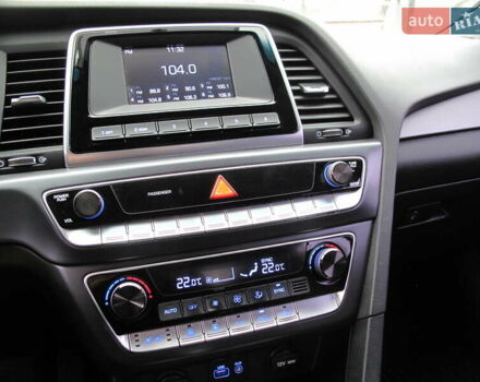 Сірий Хендай Соната, об'ємом двигуна 0 л та пробігом 256 тис. км за 13999 $, фото 65 на Automoto.ua