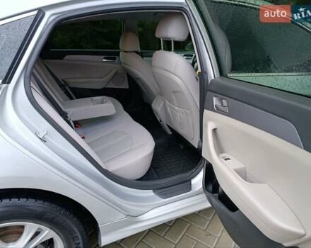 Серый Хендай Соната, объемом двигателя 2.36 л и пробегом 90 тыс. км за 12600 $, фото 2 на Automoto.ua