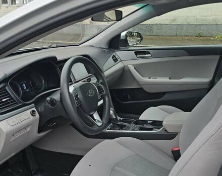 Серый Хендай Соната, объемом двигателя 2.36 л и пробегом 130 тыс. км за 9900 $, фото 14 на Automoto.ua