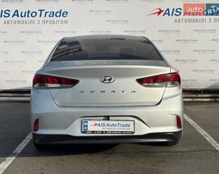 Сірий Хендай Соната, об'ємом двигуна 2 л та пробігом 390 тис. км за 11490 $, фото 2 на Automoto.ua