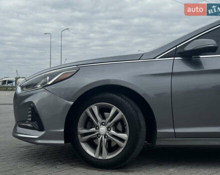 Серый Хендай Соната, объемом двигателя 2.4 л и пробегом 133 тыс. км за 13850 $, фото 4 на Automoto.ua