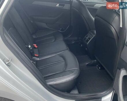 Серый Хендай Соната, объемом двигателя 2 л и пробегом 318 тыс. км за 12490 $, фото 7 на Automoto.ua