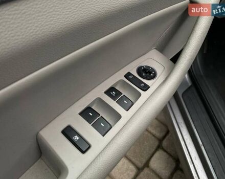 Сірий Хендай Соната, об'ємом двигуна 2 л та пробігом 143 тис. км за 14300 $, фото 11 на Automoto.ua