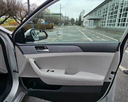 Сірий Хендай Соната, об'ємом двигуна 2.36 л та пробігом 130 тис. км за 9600 $, фото 11 на Automoto.ua