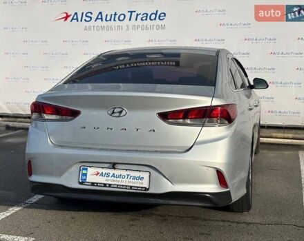 Сірий Хендай Соната, об'ємом двигуна 2 л та пробігом 390 тис. км за 11490 $, фото 6 на Automoto.ua