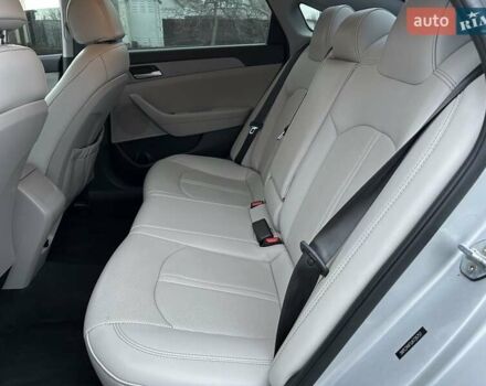 Сірий Хендай Соната, об'ємом двигуна 2.36 л та пробігом 83 тис. км за 10900 $, фото 16 на Automoto.ua