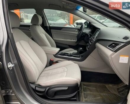 Сірий Хендай Соната, об'ємом двигуна 2 л та пробігом 143 тис. км за 14300 $, фото 24 на Automoto.ua