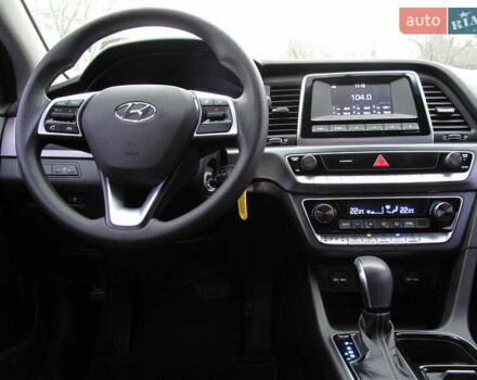 Сірий Хендай Соната, об'ємом двигуна 0 л та пробігом 256 тис. км за 13999 $, фото 27 на Automoto.ua