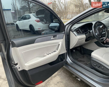 Серый Хендай Соната, объемом двигателя 2.4 л и пробегом 75 тыс. км за 13700 $, фото 9 на Automoto.ua