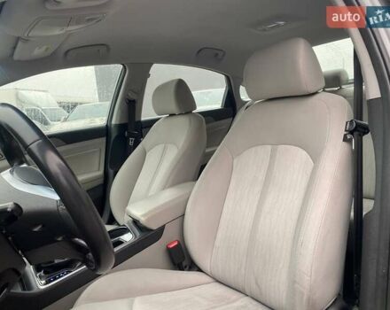 Сірий Хендай Соната, об'ємом двигуна 2 л та пробігом 143 тис. км за 14300 $, фото 19 на Automoto.ua