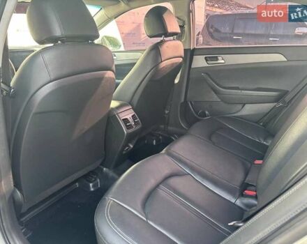 Сірий Хендай Соната, об'ємом двигуна 2 л та пробігом 390 тис. км за 11490 $, фото 10 на Automoto.ua