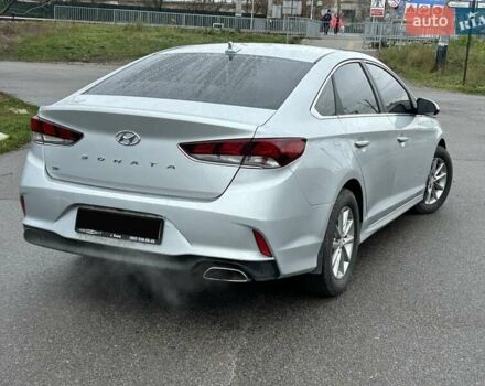 Сірий Хендай Соната, об'ємом двигуна 2.36 л та пробігом 83 тис. км за 10900 $, фото 12 на Automoto.ua