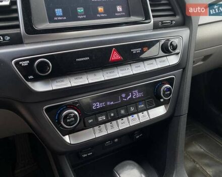 Сірий Хендай Соната, об'ємом двигуна 2 л та пробігом 143 тис. км за 14300 $, фото 16 на Automoto.ua