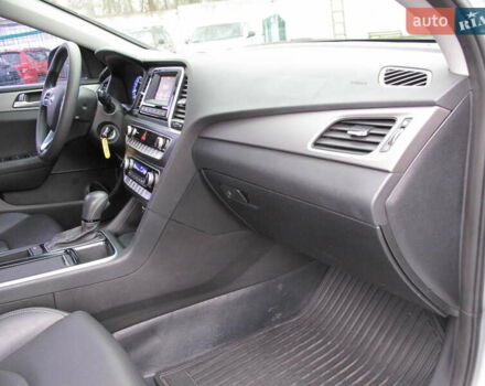 Сірий Хендай Соната, об'ємом двигуна 0 л та пробігом 256 тис. км за 13999 $, фото 40 на Automoto.ua