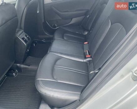 Серый Хендай Соната, объемом двигателя 2 л и пробегом 318 тыс. км за 12490 $, фото 6 на Automoto.ua