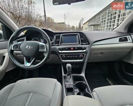 Серый Хендай Соната, объемом двигателя 2.36 л и пробегом 130 тыс. км за 9900 $, фото 24 на Automoto.ua