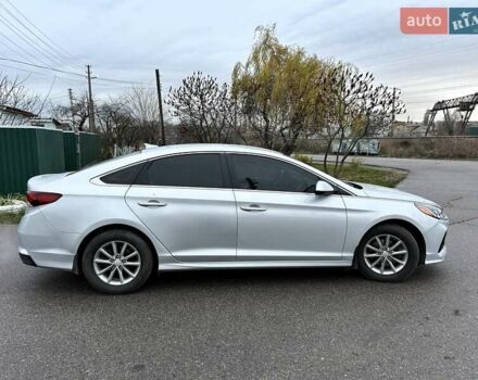 Сірий Хендай Соната, об'ємом двигуна 2.36 л та пробігом 83 тис. км за 10900 $, фото 7 на Automoto.ua