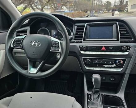 Сірий Хендай Соната, об'ємом двигуна 2.36 л та пробігом 130 тис. км за 9600 $, фото 21 на Automoto.ua
