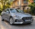 Сірий Хендай Соната, об'ємом двигуна 2 л та пробігом 132 тис. км за 15299 $, фото 1 на Automoto.ua