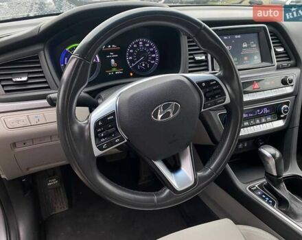Сірий Хендай Соната, об'ємом двигуна 2 л та пробігом 143 тис. км за 14300 $, фото 13 на Automoto.ua