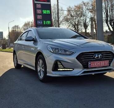 Серый Хендай Соната, объемом двигателя 2 л и пробегом 181 тыс. км за 14000 $, фото 9 на Automoto.ua