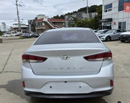 Серый Хендай Соната, объемом двигателя 2 л и пробегом 398 тыс. км за 11490 $, фото 4 на Automoto.ua