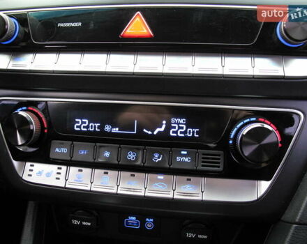 Сірий Хендай Соната, об'ємом двигуна 0 л та пробігом 256 тис. км за 13999 $, фото 71 на Automoto.ua