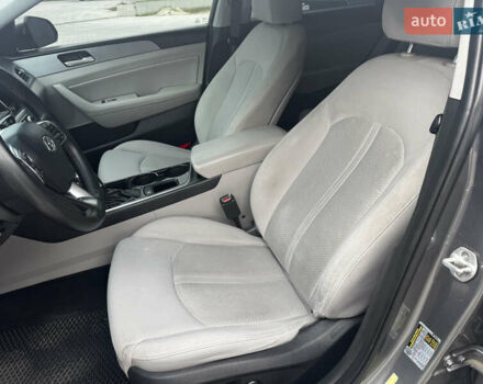 Серый Хендай Соната, объемом двигателя 2.4 л и пробегом 133 тыс. км за 13850 $, фото 19 на Automoto.ua