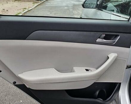 Сірий Хендай Соната, об'ємом двигуна 2.36 л та пробігом 130 тис. км за 9600 $, фото 22 на Automoto.ua