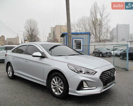Сірий Хендай Соната, об'ємом двигуна 0 л та пробігом 256 тис. км за 13999 $, фото 1 на Automoto.ua