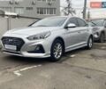 Серый Хендай Соната, объемом двигателя 2 л и пробегом 318 тыс. км за 12490 $, фото 1 на Automoto.ua
