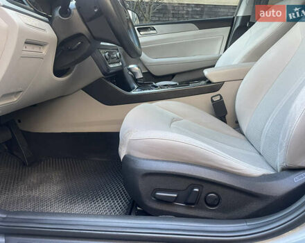 Серый Хендай Соната, объемом двигателя 2.4 л и пробегом 140 тыс. км за 13950 $, фото 15 на Automoto.ua