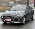 Серый Хендай Соната, объемом двигателя 2 л и пробегом 210 тыс. км за 9900 $, фото 1 на Automoto.ua