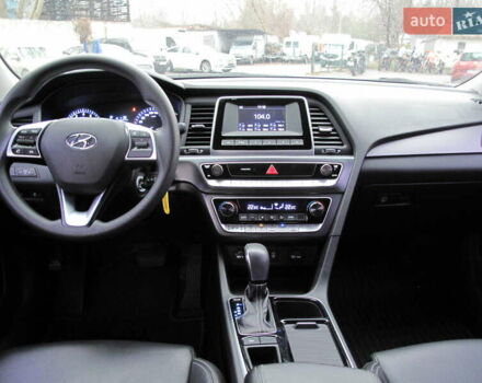 Сірий Хендай Соната, об'ємом двигуна 0 л та пробігом 256 тис. км за 13999 $, фото 25 на Automoto.ua