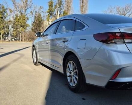 Серый Хендай Соната, объемом двигателя 2 л и пробегом 181 тыс. км за 14000 $, фото 6 на Automoto.ua