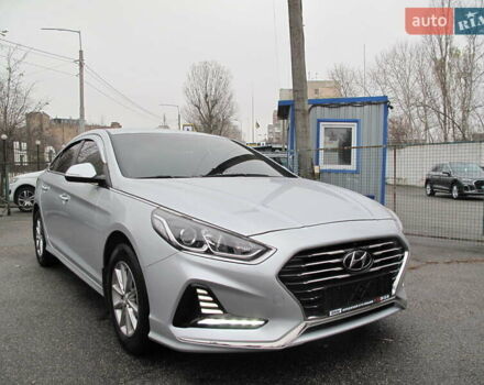 Сірий Хендай Соната, об'ємом двигуна 0 л та пробігом 256 тис. км за 13999 $, фото 3 на Automoto.ua