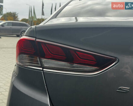 Серый Хендай Соната, объемом двигателя 2.4 л и пробегом 133 тыс. км за 13850 $, фото 7 на Automoto.ua