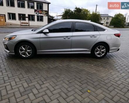 Серый Хендай Соната, объемом двигателя 2.36 л и пробегом 90 тыс. км за 12600 $, фото 5 на Automoto.ua