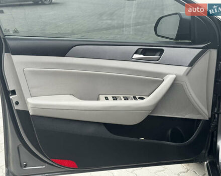 Серый Хендай Соната, объемом двигателя 2.4 л и пробегом 133 тыс. км за 13850 $, фото 17 на Automoto.ua