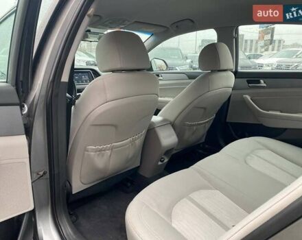 Сірий Хендай Соната, об'ємом двигуна 2 л та пробігом 143 тис. км за 14300 $, фото 21 на Automoto.ua