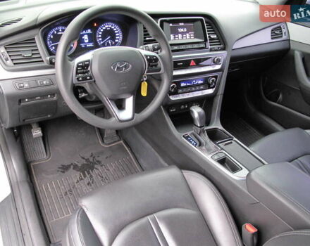 Сірий Хендай Соната, об'ємом двигуна 0 л та пробігом 256 тис. км за 13999 $, фото 21 на Automoto.ua