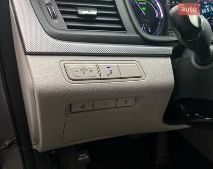 Сірий Хендай Соната, об'ємом двигуна 2 л та пробігом 143 тис. км за 14300 $, фото 12 на Automoto.ua