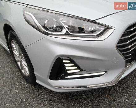 Сірий Хендай Соната, об'ємом двигуна 0 л та пробігом 256 тис. км за 13999 $, фото 9 на Automoto.ua