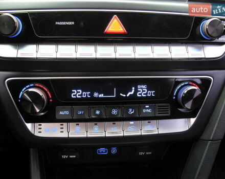 Сірий Хендай Соната, об'ємом двигуна 0 л та пробігом 256 тис. км за 13999 $, фото 70 на Automoto.ua