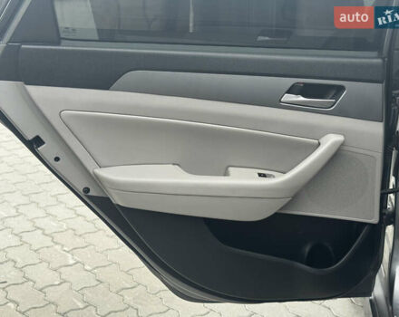 Серый Хендай Соната, объемом двигателя 2.4 л и пробегом 133 тыс. км за 13850 $, фото 29 на Automoto.ua