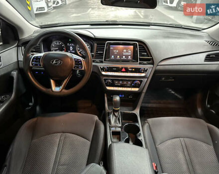 Сірий Хендай Соната, об'ємом двигуна 2.36 л та пробігом 109 тис. км за 12999 $, фото 13 на Automoto.ua