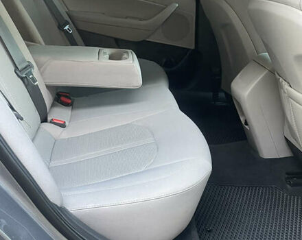 Серый Хендай Соната, объемом двигателя 2.4 л и пробегом 140 тыс. км за 13950 $, фото 6 на Automoto.ua