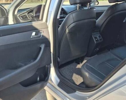 Серый Хендай Соната, объемом двигателя 2 л и пробегом 181 тыс. км за 14000 $, фото 14 на Automoto.ua